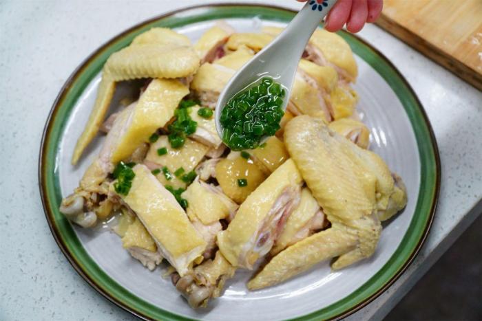 成品蔥油雞擺盤