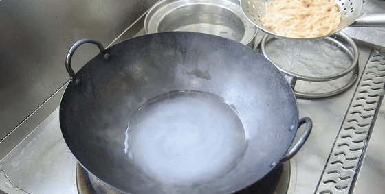 涼拌雞絲焯水過程