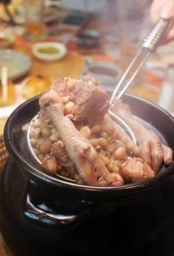眉豆花生雞腳湯