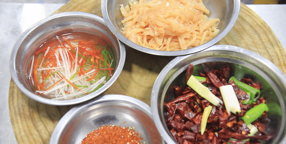 涼拌雞絲切絲步驟